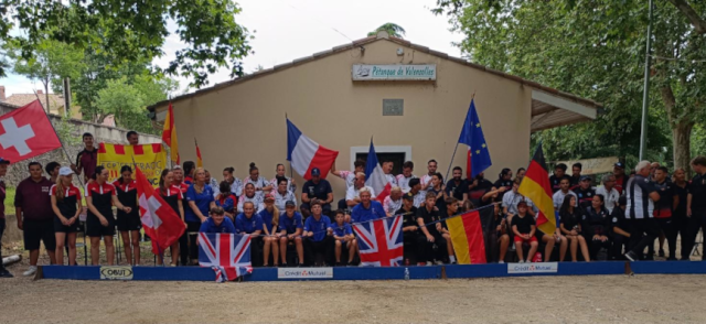 Juniors compete in Valence invitational tournament